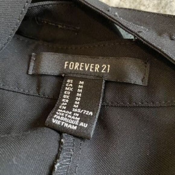 Final price drop Forever 21 Medium Black Dressy Overall Mini Short Jumper Romper - Picture 8 of 9